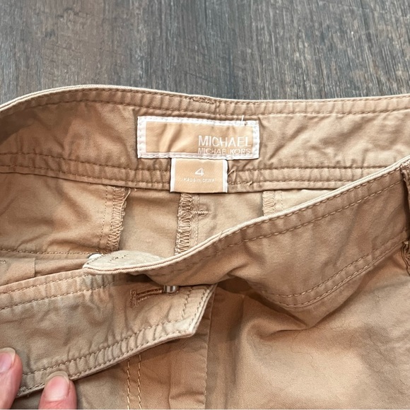 Michael Kors cotton khaki flat front shorts pristine condition 3” inseam - Picture 3 of 3